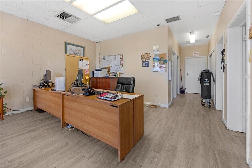 More Photos Of 100 1st St, Coalinga Radio TVTransmission Facilities For Sale