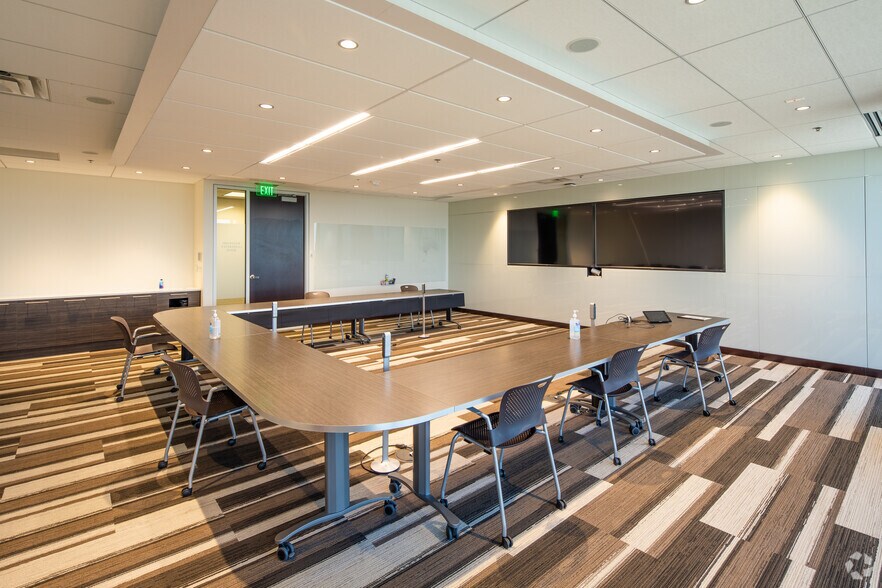 More Photos Of 8235 Forsyth Blvd, Clayton Office For Lease