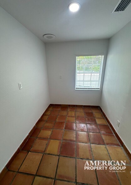 More Photos Of 7733-7739 Holiday Dr, Sarasota Loft Creative Space For Sale