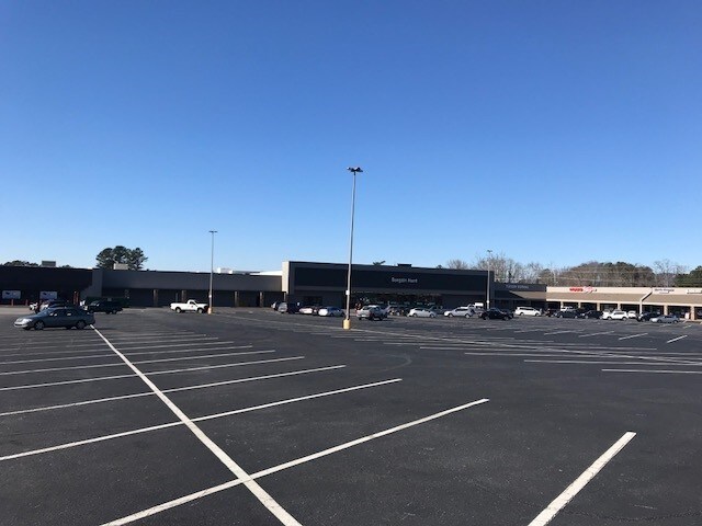 More Photos Of 107-133 Merchants Sq, Cumming Freestanding For Lease