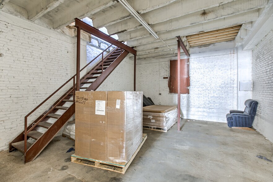 More Photos Of 415 S 7th St, Lincoln Warehouse For Lease