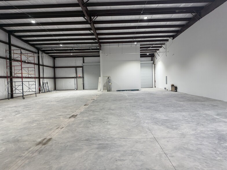 More Photos Of 1372 Blountstown St, Tallahassee Warehouse For Lease
