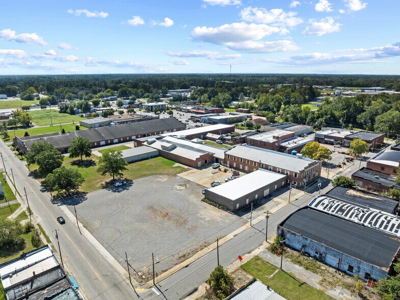 More Photos Of 122 E Laurel St, Mullins Industrial For Sale