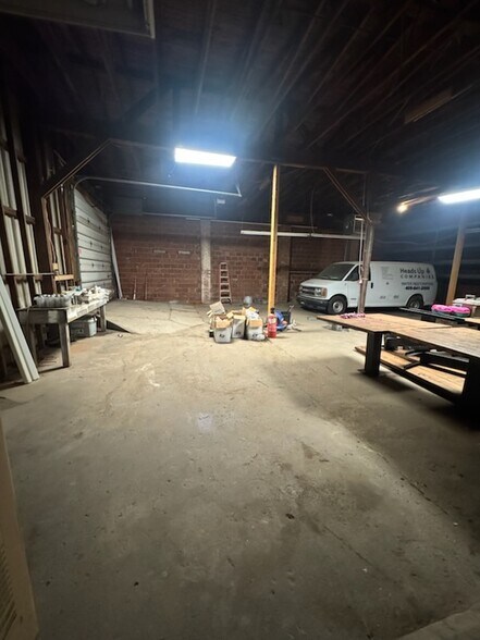 More Photos Of 3841-3845 NW 10th St, Oklahoma City Manufacturing For Lease