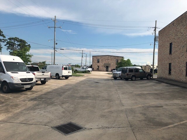 More Photos Of 2200 Crestview St, Kenner Warehouse For Lease
