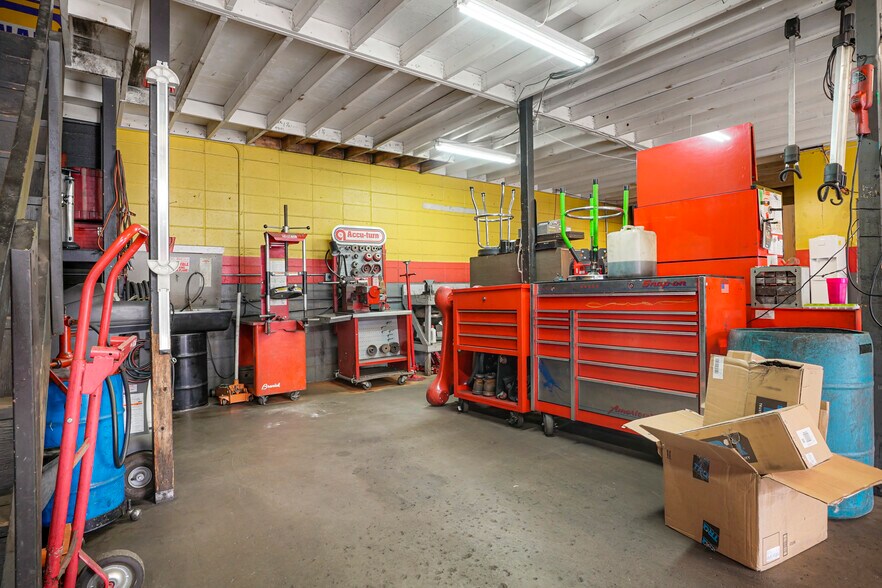 More Photos Of 15601 E 6th Ave, Aurora Auto Repair For Sale