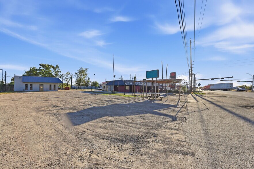 More Photos Of 17422 Beaumont Hwy, Houston Restaurant For Sale