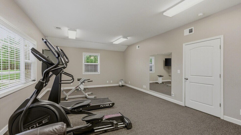 More Photos Of 2450 NW Lowenstein Dr, Lee's Summit Flex For Sale