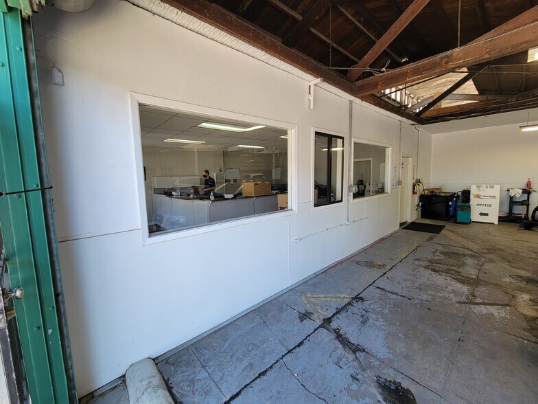 More Photos Of 5512 Martin Luther King Jr. Way, Oakland Auto Repair For Sale
