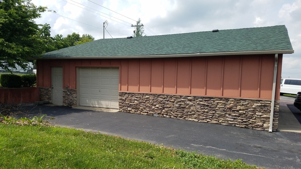 More Photos Of 112 S Troy Ave, Stanford Freestanding For Sale