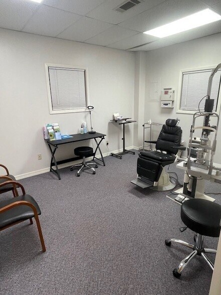 More Photos Of 1911 Mission 66, Vicksburg Medical For Lease