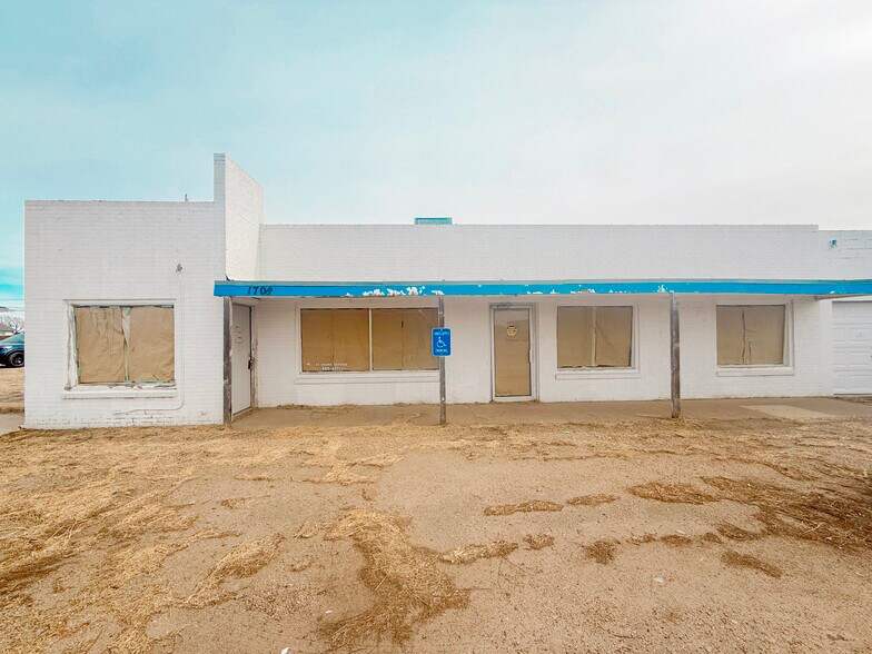 Primary Photo Of 1708 N Hobart St, Pampa Office For Sale