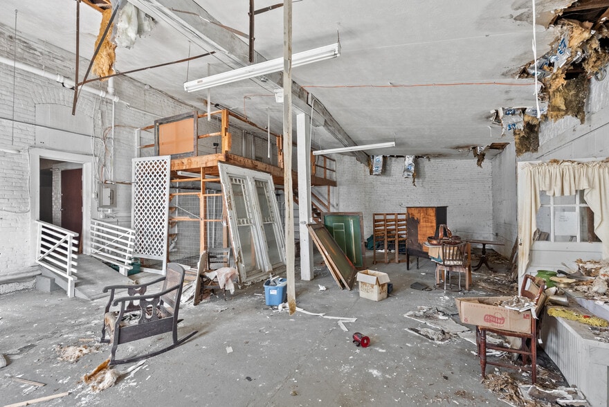 More Photos Of 1850 Church St, Appomattox Bar For Sale