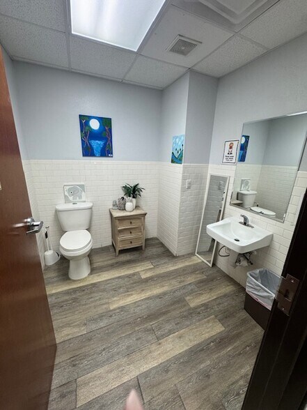 More Photos Of , Bastrop Office For Sale