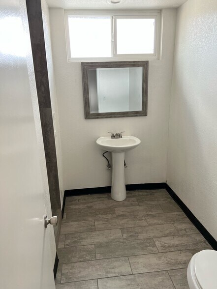 More Photos Of 13095 San Fernando Rd, Sylmar Flex For Lease