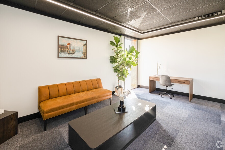 More Photos Of 220 W Bridge St, Dublin Office For Lease