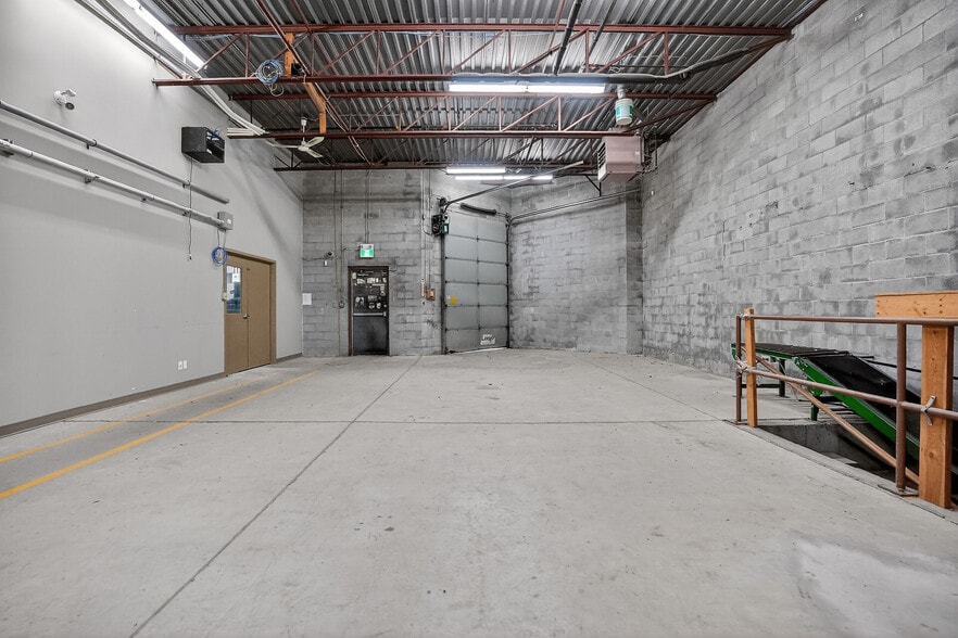 More Photos Of 812 Dundas St, London Freestanding For Sale