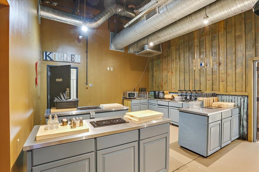 More Photos Of 15 Jackson Cir, Florence Restaurant For Sale