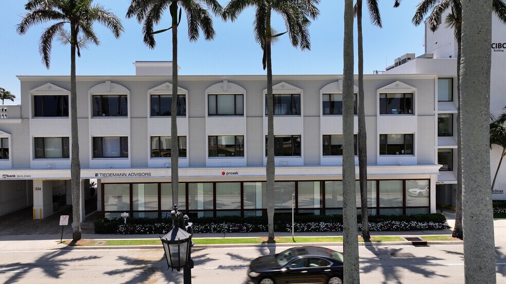 More Photos Of 324 Royal Palm Way, Palm Beach Office For Lease