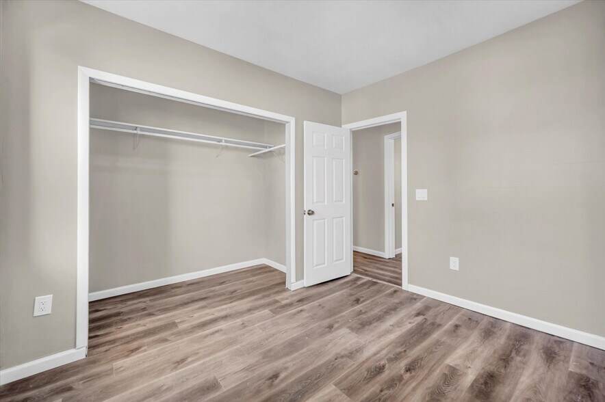 More Photos Of 121 Hillview Ave, Waterbury Apartments For Sale