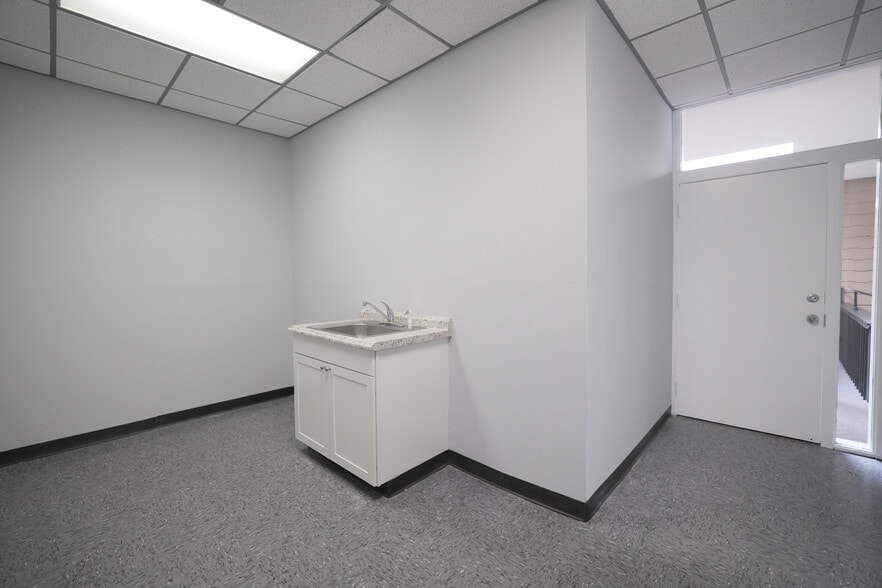 More Photos Of 3925 N I-10 Service Rd, Metairie Office For Lease