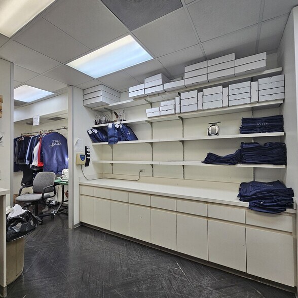 More Photos Of 4111 Directors Row, Houston Office For Sale