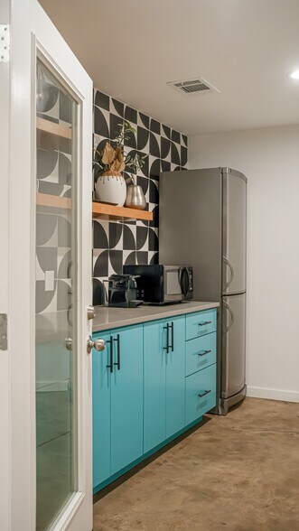 More Photos Of 9201 Brown Ln, Austin Unknown For Lease