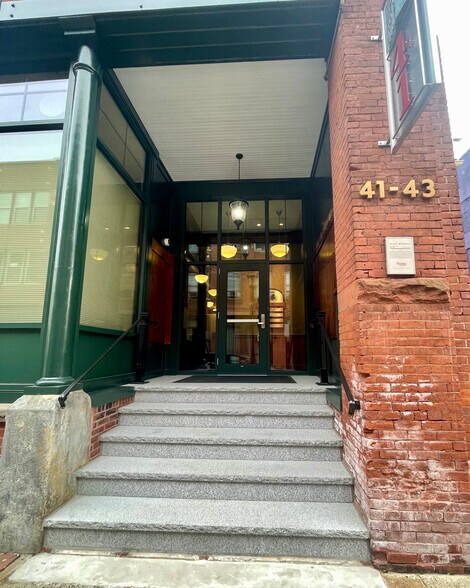 More Photos Of 41 Taylor St, Springfield Office For Lease