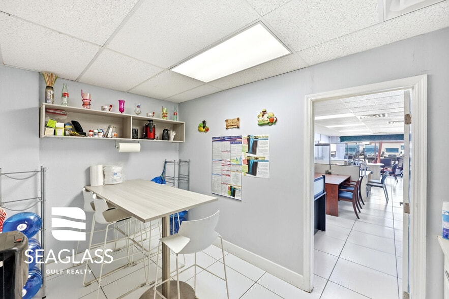 More Photos Of 2730 Fowler St, Fort Myers Freestanding For Sale