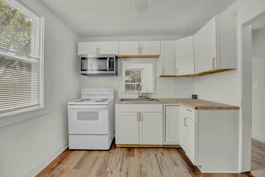 More Photos Of 1206 Dawson St, Wilmington Office Residential For Sale