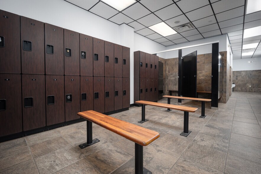 More Photos Of 4200 Carriage Way, Weatherford Medical For Lease