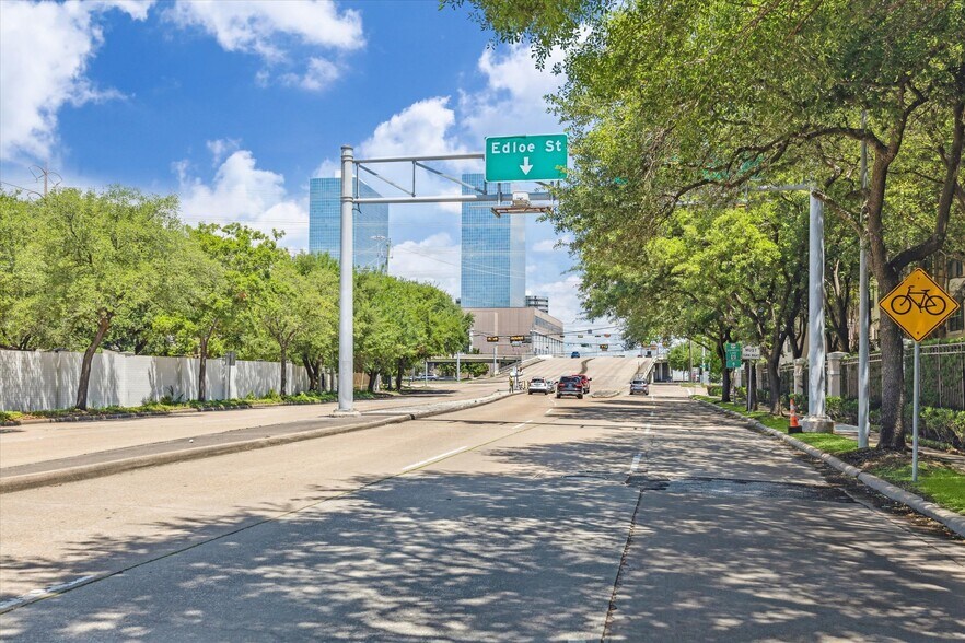 More Photos Of 5135 Edloe St, Houston Office Residential For Sale