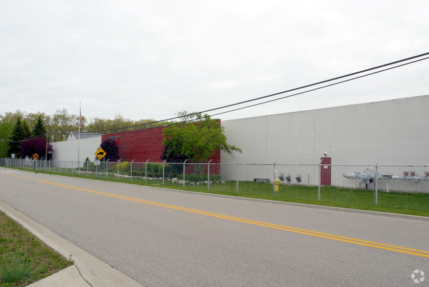 More Photos Of 2800 Estes St, Norton Shores Manufacturing For Sale