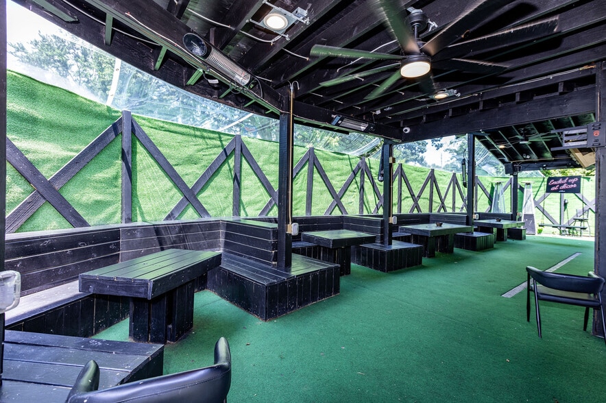 More Photos Of 8021 Hamilton Ave, Cincinnati Freestanding For Sale