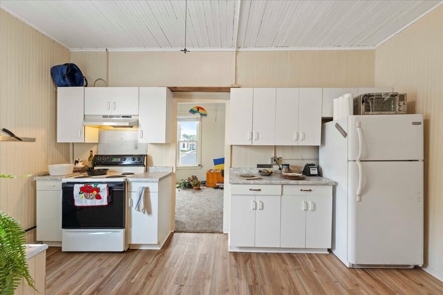 More Photos Of 200 & 204 W Main St, Waunakee Storefront Retail Residential For Sale