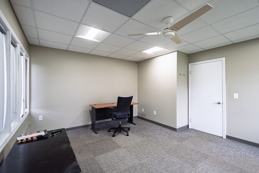 More Photos Of 404 Troy Schenectady Rd, Latham Office Residential For Lease