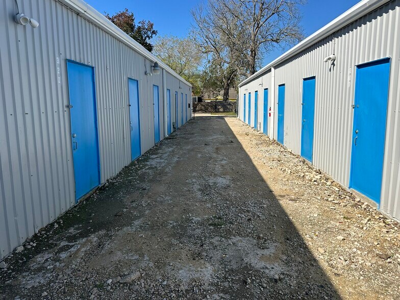 More Photos Of 150 Live Oak St, Webster Self Storage For Sale