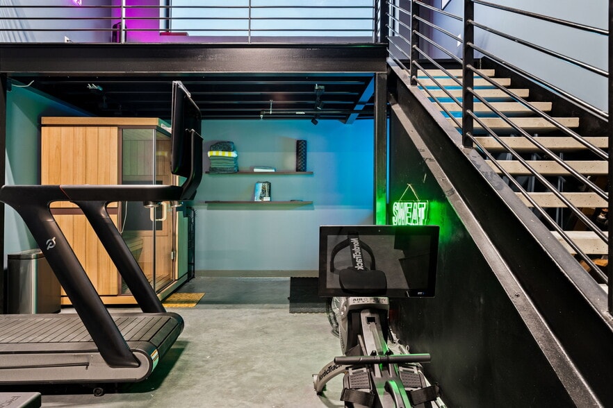 More Photos Of 4229 N FM 620 Hwy, Austin Showroom For Sale