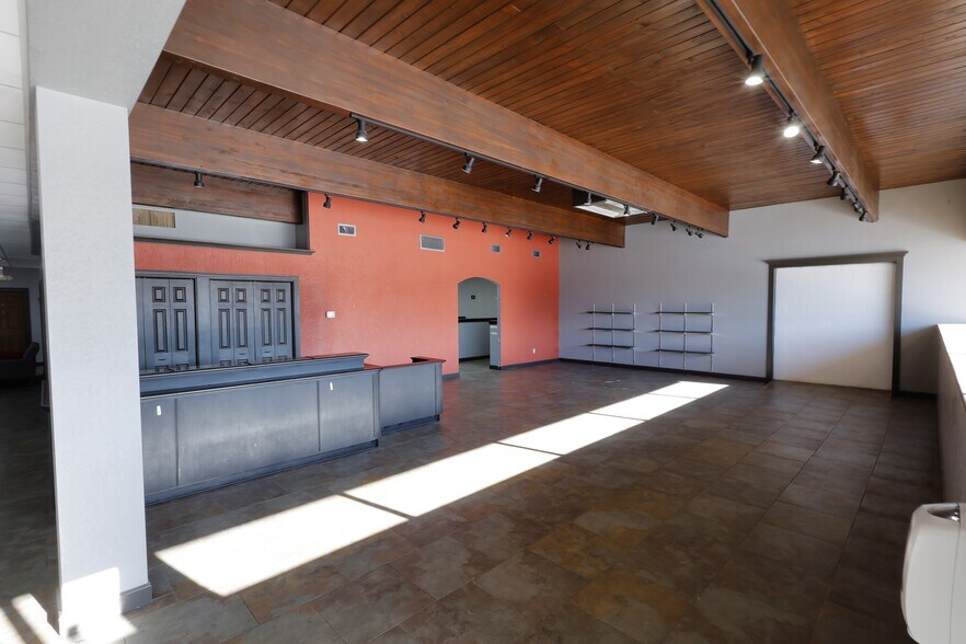More Photos Of 2110 W Cameron St, Eau Claire Storefront For Sale