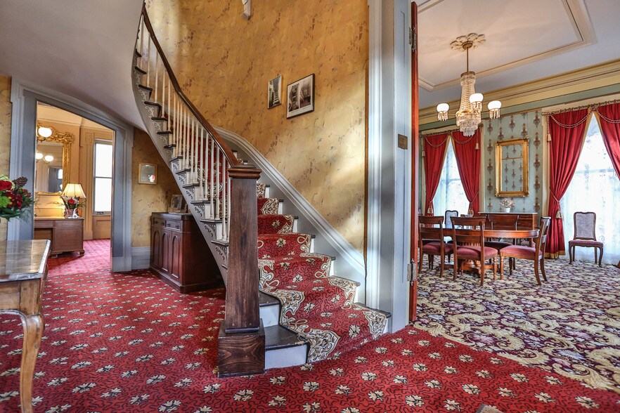 More Photos Of 129-133 S Fitzhugh St, Rochester Office Residential For Lease