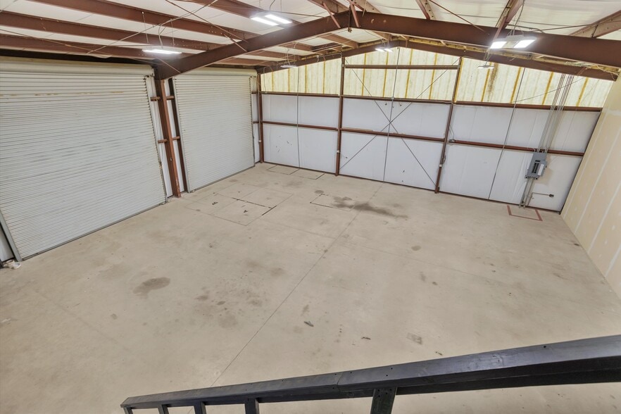 More Photos Of 11111 Neeshaw Dr, Houston Industrial For Lease