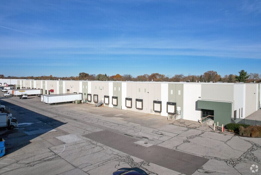 More Photos Of 9222-9228 E 33rd St, Indianapolis Warehouse For Lease