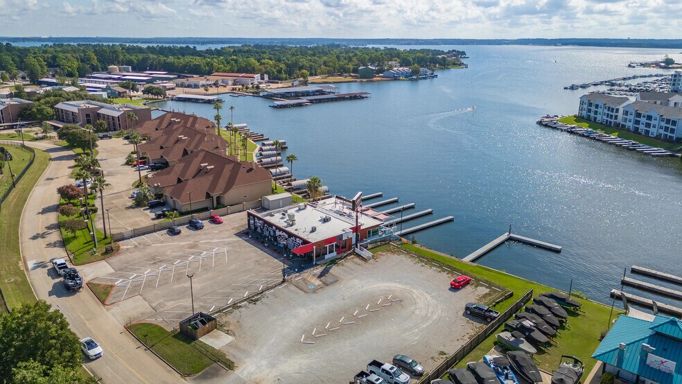 More Photos Of 15659 Marina Dr, Montgomery Restaurant For Lease