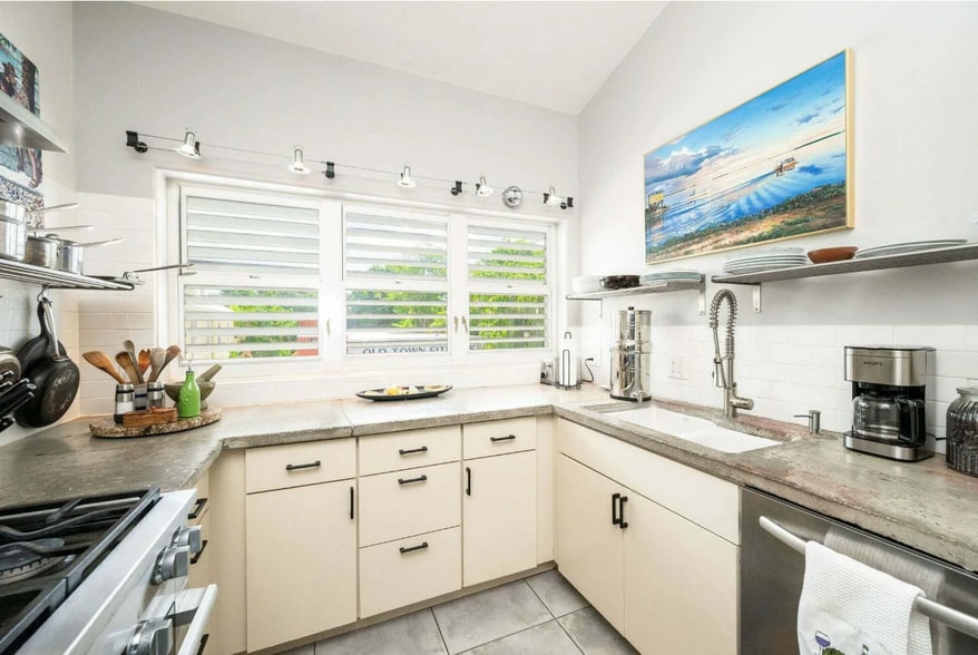 More Photos Of 1011 Truman Ave, Key West Apartments For Sale