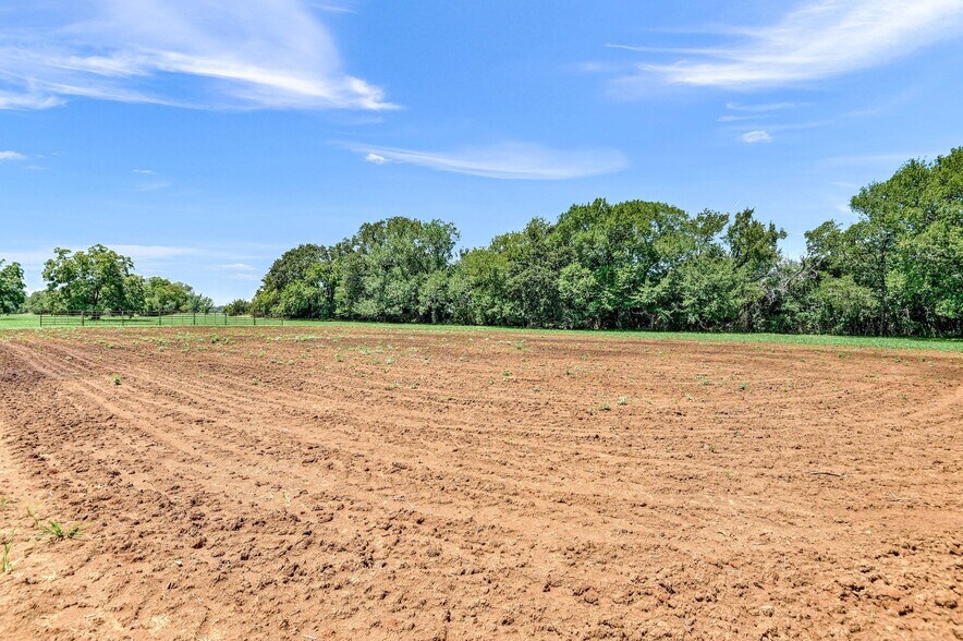 More Photos Of 27160 State Highway 56, Whitesboro Land For Sale