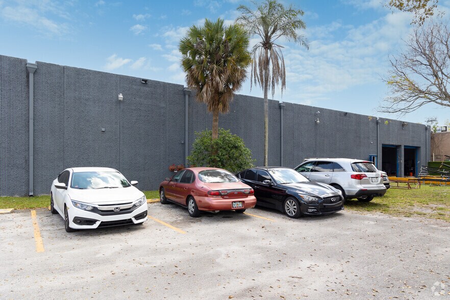 More Photos Of 15201 NW 34th Ave, Opa-locka Warehouse For Lease