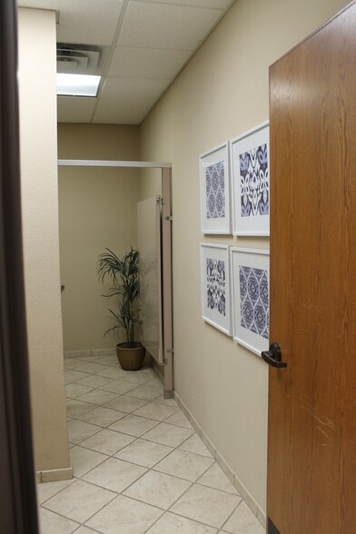 More Photos Of 557 S IH-35, Georgetown Medical For Sale