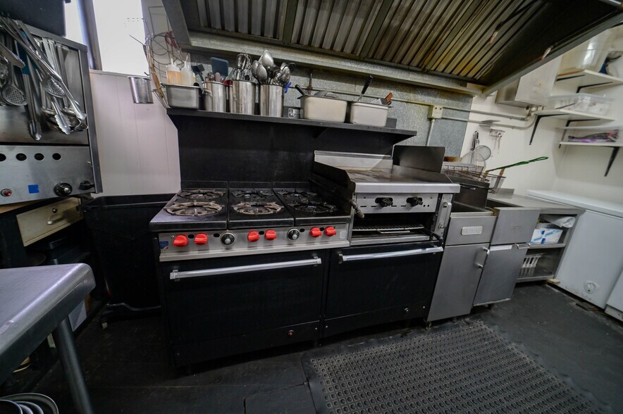 More Photos Of 157 Whitesboro St, Yorkville Storefront For Sale