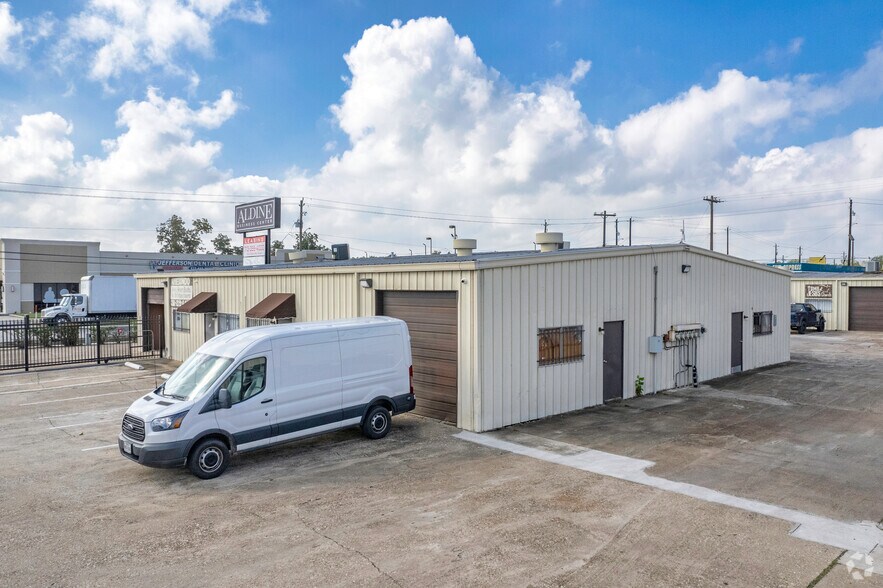 More Photos Of 2021 Aldine Mail Route Rd, Houston Warehouse For Lease