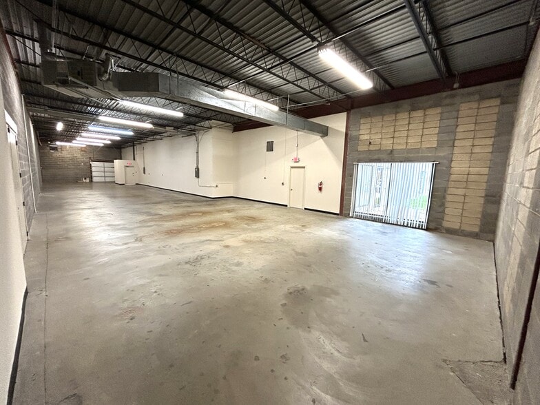 More Photos Of 7207 Lockport Pl, Lorton Warehouse For Lease
